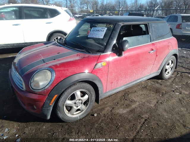 2008 MINI COOPER WMWMF33548TU65946 Photo 1