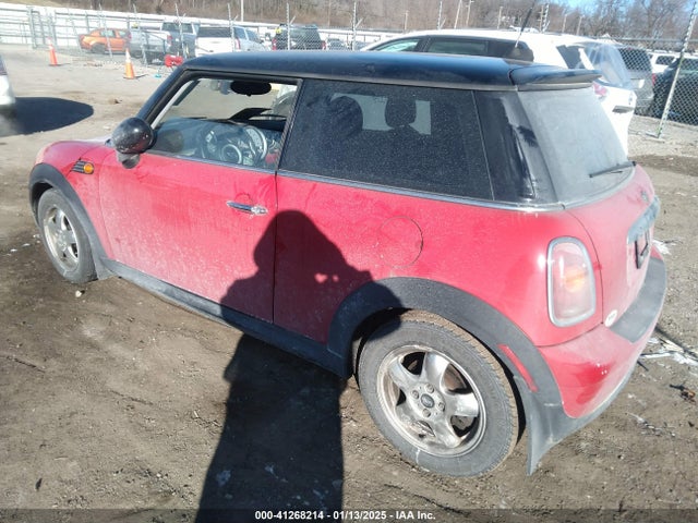 2008 MINI COOPER WMWMF33548TU65946 Photo 2