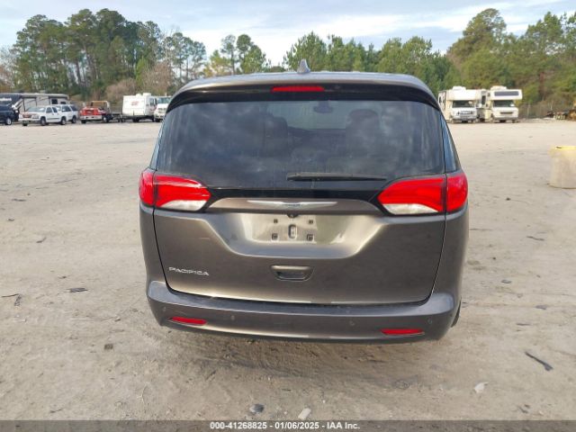 2C4RC1DGXHR532059 Chrysler Pacifica Touring