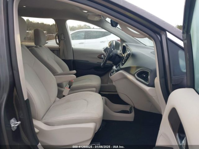 2C4RC1DGXHR532059 Chrysler Pacifica Touring