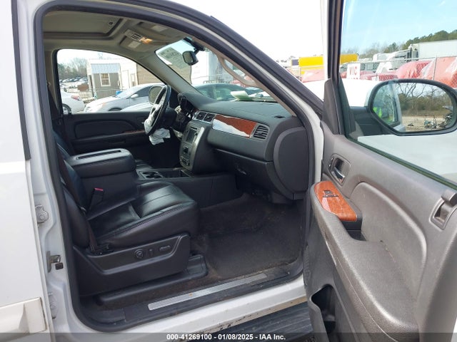 2008 GMC YUKON XL 1GKFC16028J198380 Photo 4