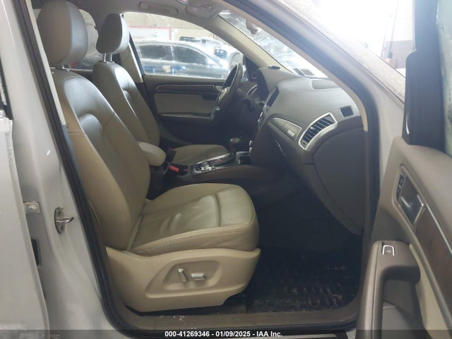 WA1LFAFP3EA036637 Audi Q5 2.0t Premium