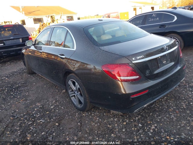 2017 Mercedes-benz E 300 4matic მანქანა იყიდება აუქციონზე, vin: WDDZF4KB9HA167688, აუქციონის ნომერი: 41269460