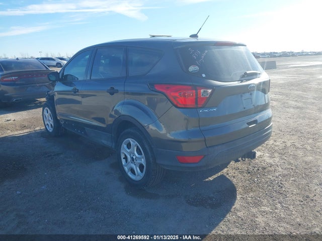 Ford ESCAPE S 2019 1FMCU0F71KUB57968 Image 3