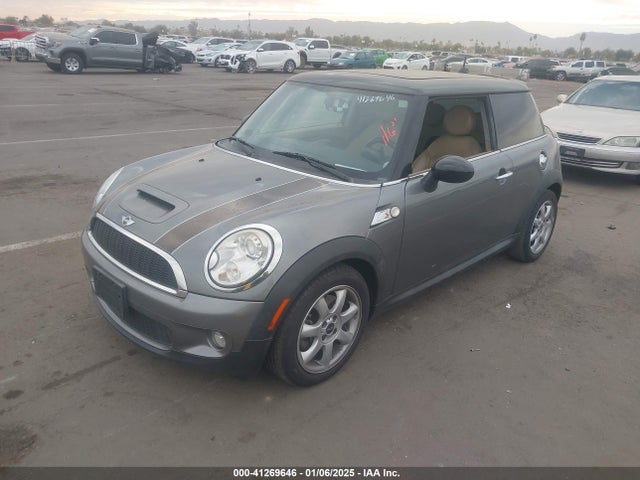 2010 MINI COOPER S WMWMF7C5XATZ70550 Photo 1