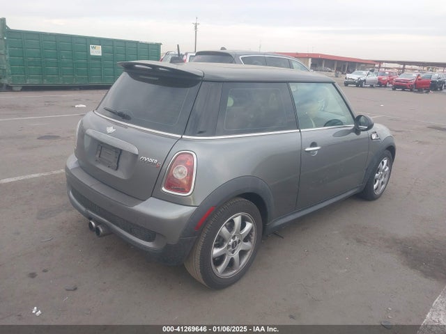 2010 MINI COOPER S WMWMF7C5XATZ70550 Photo 3