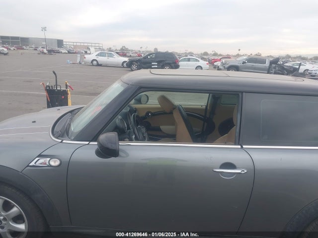 2010 MINI COOPER S WMWMF7C5XATZ70550 Photo 5