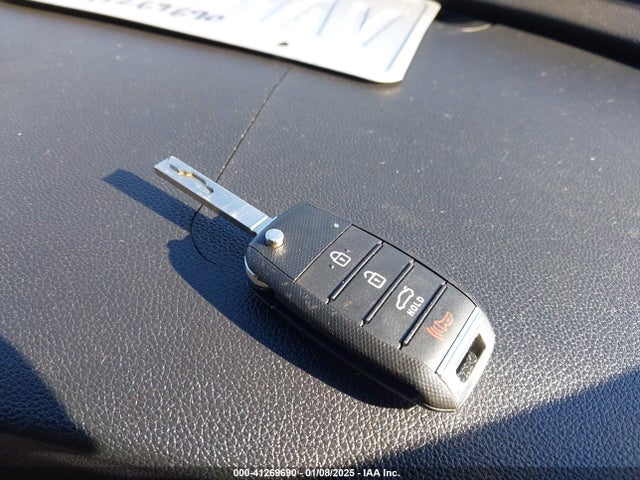 5XXGT4L33JG186703 KIA Optima S
