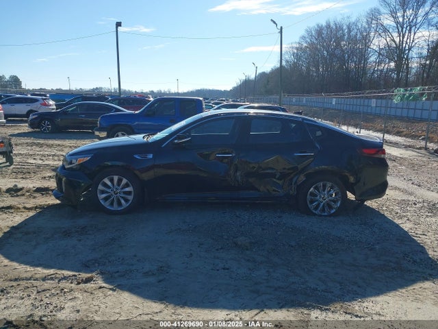 5XXGT4L33JG186703 KIA Optima S