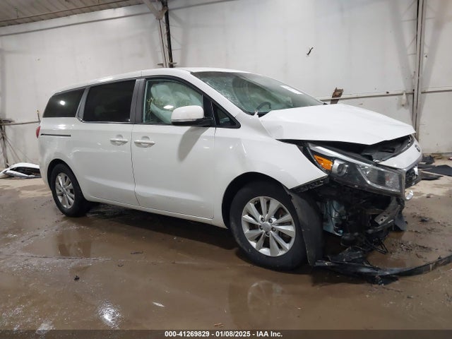 KIA SEDONA LX 2017 KNDMB5C18H6226664 Image 1