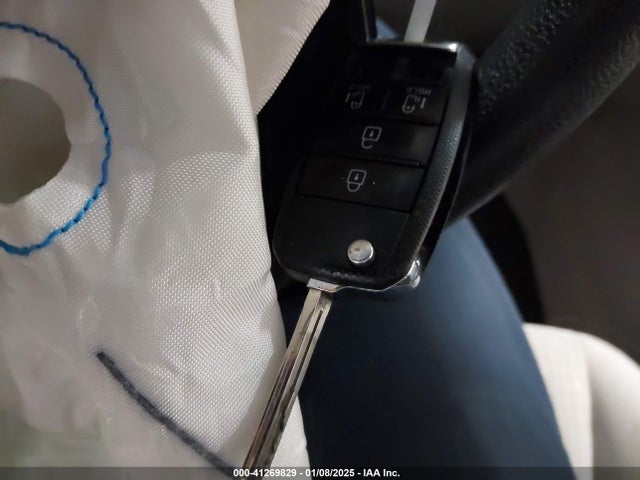 KIA SEDONA LX 2017 KNDMB5C18H6226664 Image 11