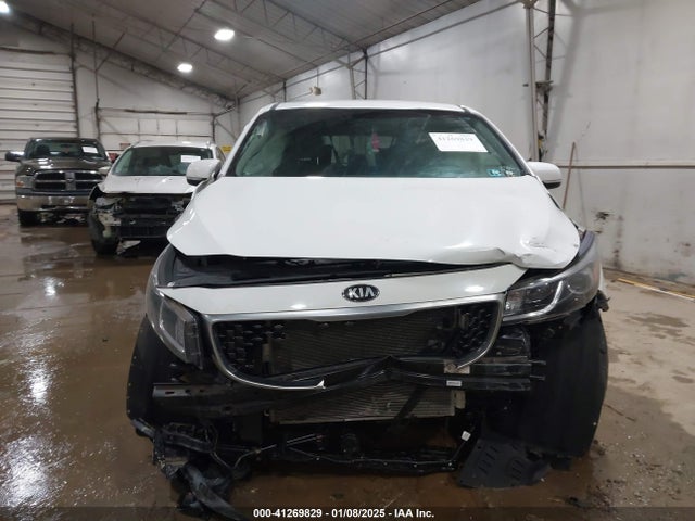 KIA SEDONA LX 2017 KNDMB5C18H6226664 Image 12