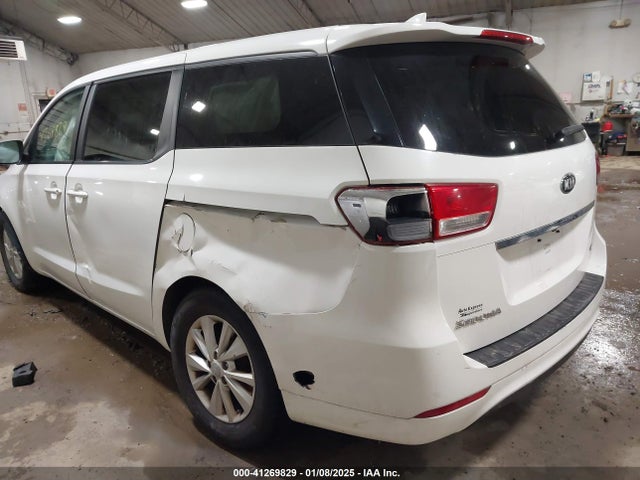 KIA SEDONA LX 2017 KNDMB5C18H6226664 Image 3