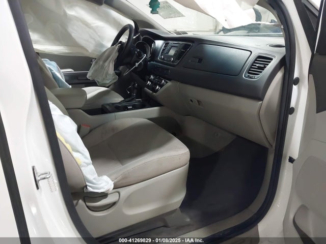 KIA SEDONA LX 2017 KNDMB5C18H6226664 Image 5