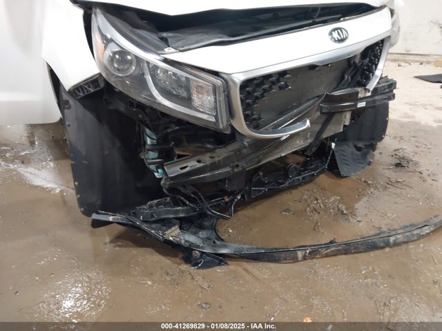 KIA SEDONA LX 2017 KNDMB5C18H6226664 Image 6