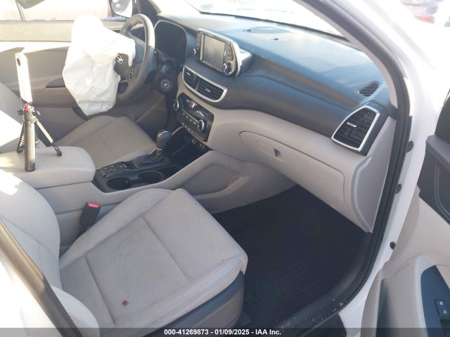 KM8J2CA40KU852986 Hyundai TUCSON SE
