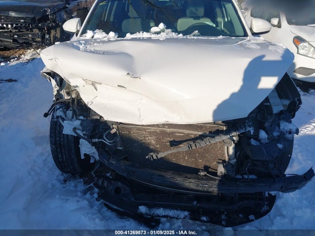 KM8J2CA40KU852986 Hyundai TUCSON SE