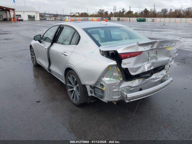 2022 VOLVO S60 7JRL12TZ9NG186640 Photo 2