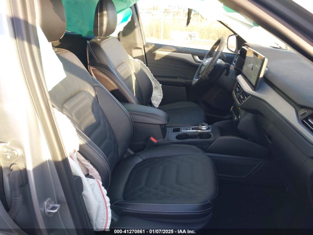 1FMCU9JA3PUA71771 Ford Escape Platinum