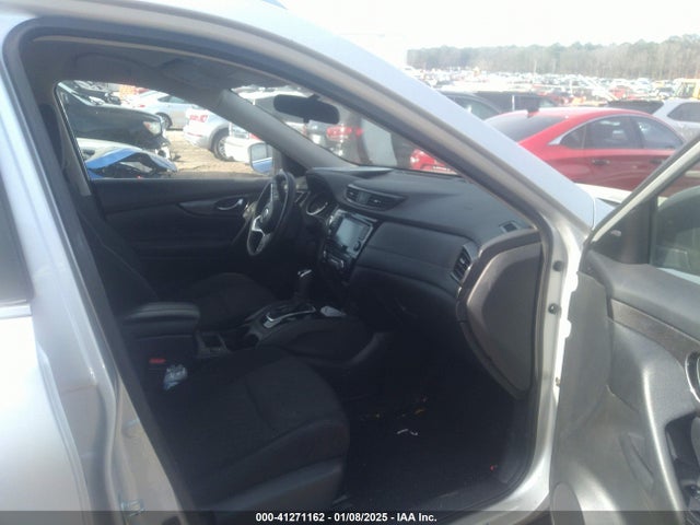 5N1AT2MVXKC704832 Nissan ROGUE SV