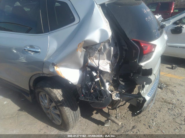 5N1AT2MVXKC704832 Nissan ROGUE SV