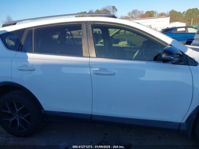 JTMNFREV4JD118964 Toyota RAV4 SE