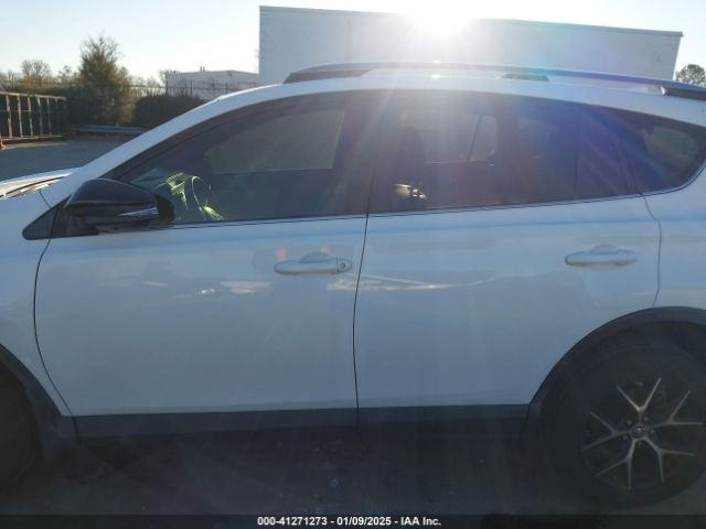 JTMNFREV4JD118964 Toyota RAV4 SE