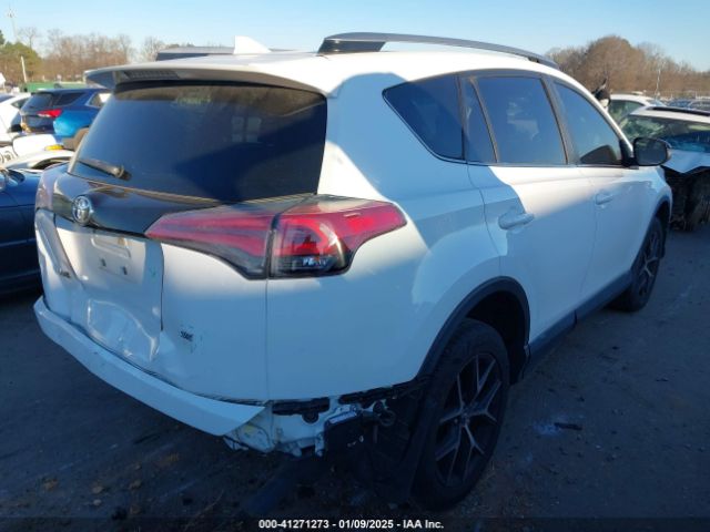 JTMNFREV4JD118964 Toyota RAV4 SE