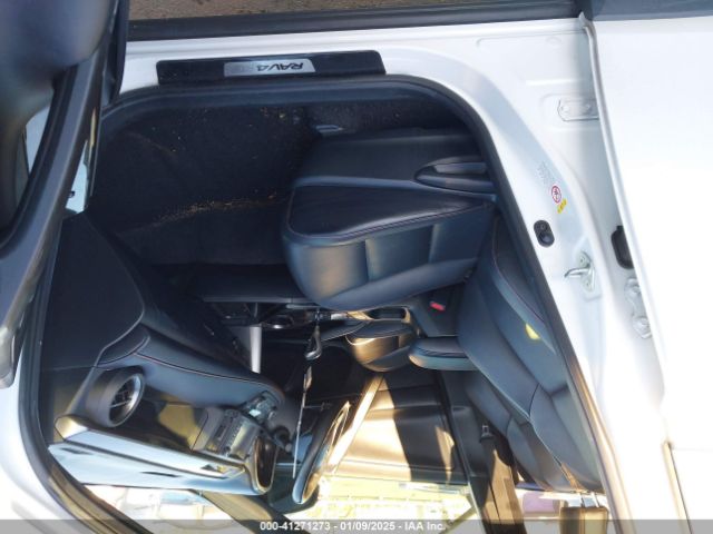 JTMNFREV4JD118964 Toyota RAV4 SE