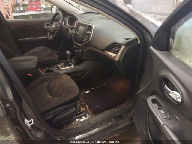1C4PJMCB5GW205496 Jeep Cherokee Latitude