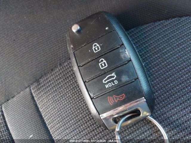 5XXG14J21NG103825 KIA K5 LXS