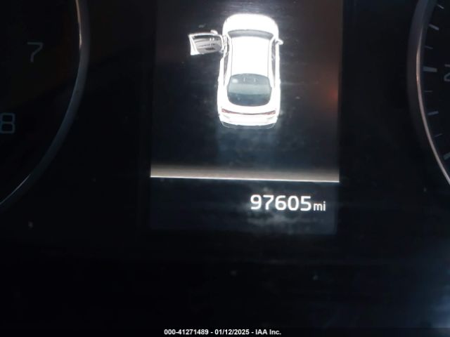 5XXG14J21NG103825 KIA K5 LXS