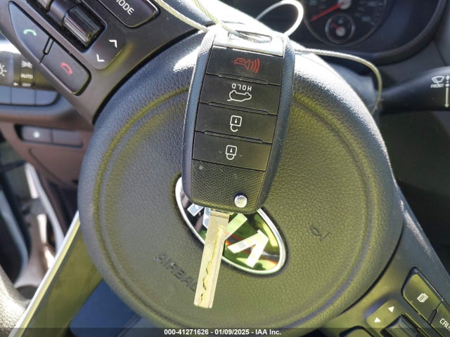 KIA Sorento 2017 5XYPG4A58HG224795 Image 11