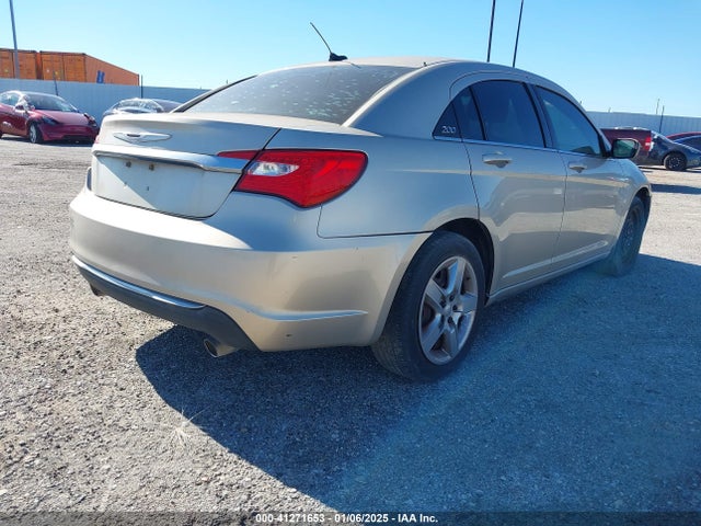 1C3CCBAG9EN171095 Chrysler 200 LX