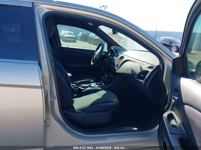 1C3CCBAG9EN171095 Chrysler 200 LX