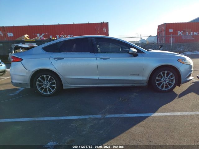 3FA6P0LU1HR324113 Ford Fusion Hybrid Se