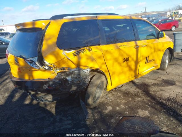 5TDYZ3DC6HS792503 Toyota Sienna Xle/limited