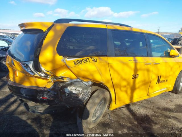 5TDYZ3DC6HS792503 Toyota Sienna Xle/limited