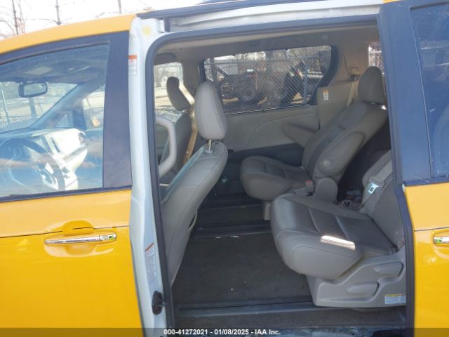 5TDYZ3DC6HS792503 Toyota Sienna Xle/limited
