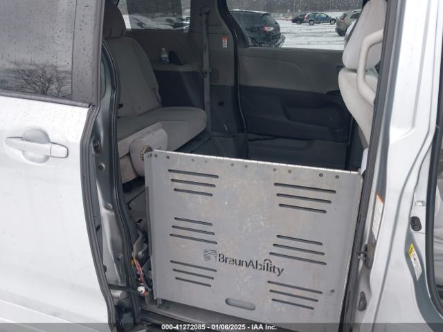5TDKK3DC9GS754403 Toyota Sienna Le 7 Passenger