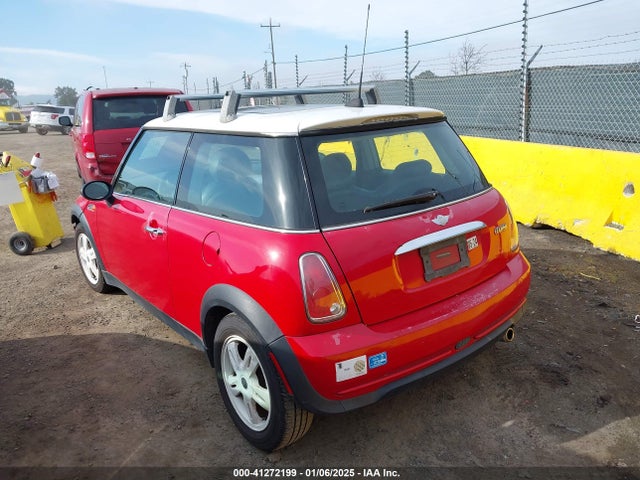 2006 MINI COOPER WMWRC33586TK71223 Photo 2