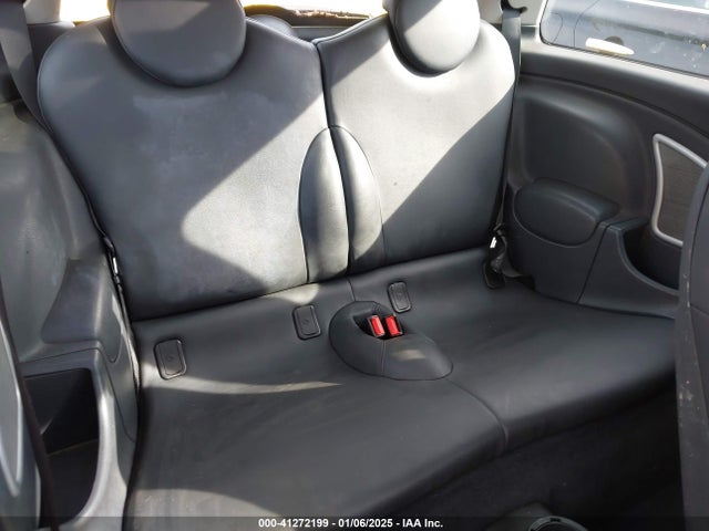 2006 MINI COOPER WMWRC33586TK71223 Photo 7