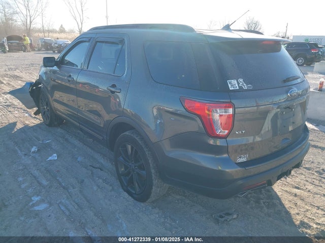 Ford EXPLORER XLT 2018 1FM5K8D88JGB27954 Image 3