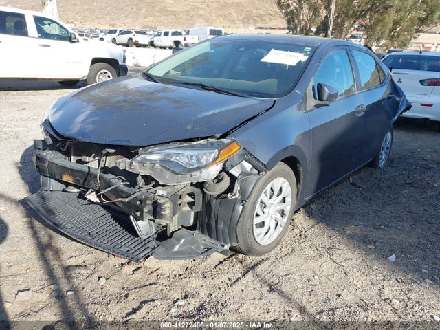 Toyota COROLLA LE 2018 5YFBURHE8JP778846 Image 2