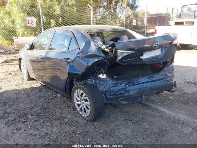 Toyota COROLLA LE 2018 5YFBURHE8JP778846 Image 3