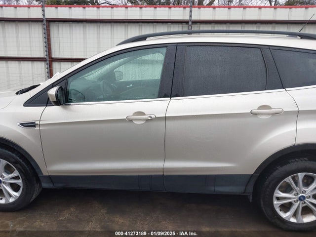 1FMCU0HD1JUC04627 Ford ESCAPE SEL