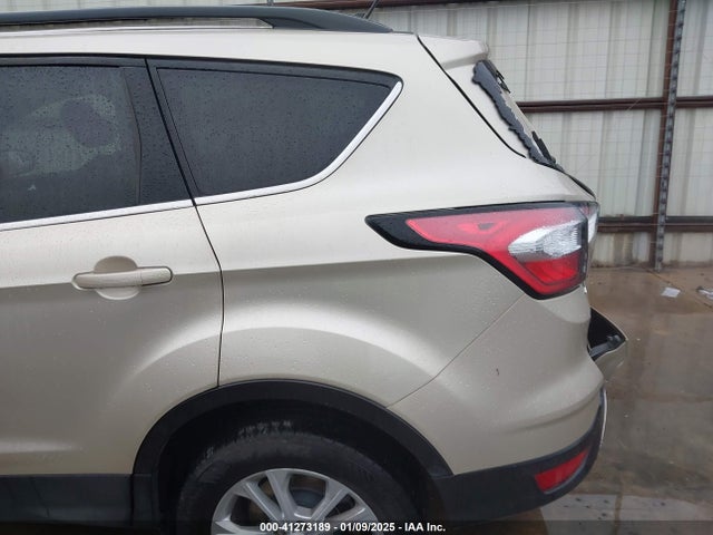 1FMCU0HD1JUC04627 Ford ESCAPE SEL