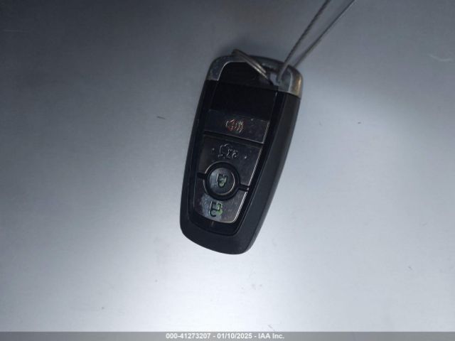 3FA6P0LU8HR384728 Ford Fusion Hybrid Se