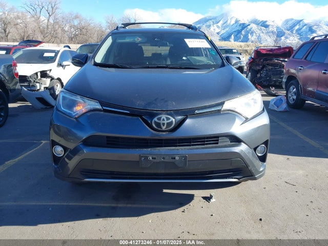 JTMRFREVXJD241525 Toyota Rav4 Adventure/xle