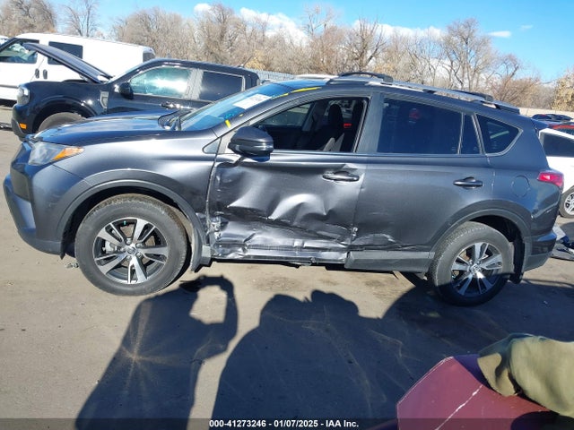 JTMRFREVXJD241525 Toyota Rav4 Adventure/xle